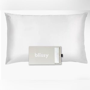 Blissy Mulberry Silk Pillowcase White queen Size New in Box!